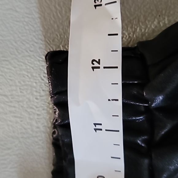 L & B wide leg shorts black faux leather szSm with ruffle - Picture 7 of 11